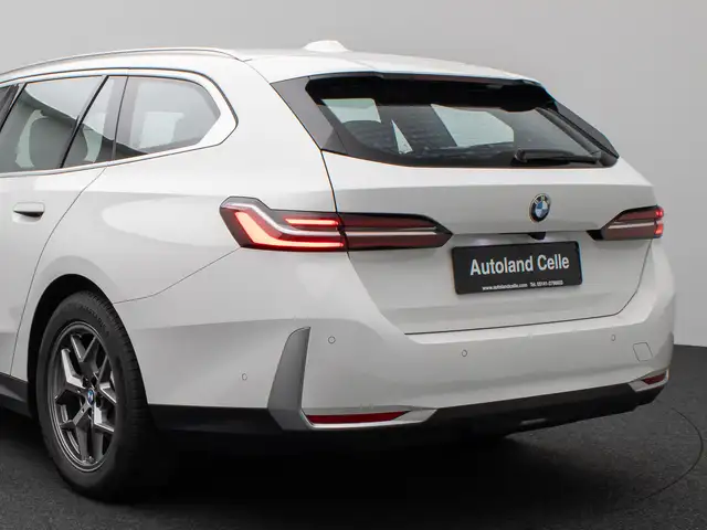 BMW 5 Series view 15