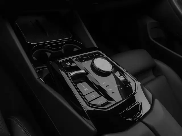 BMW 5 Series view 22