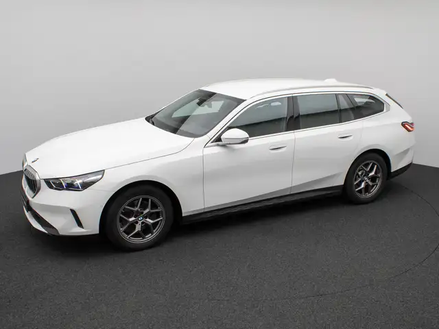 BMW 5 Series view 12