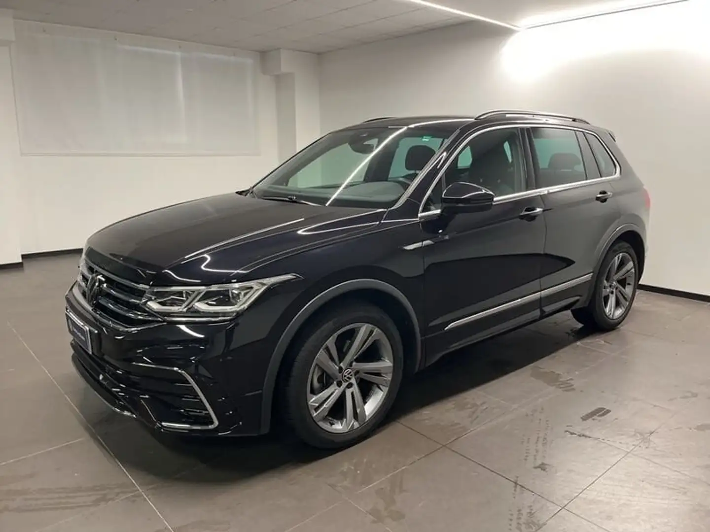 Volkswagen Tiguan 2.0 TDI SCR R-LINE DSG 150 CV Nero - 1