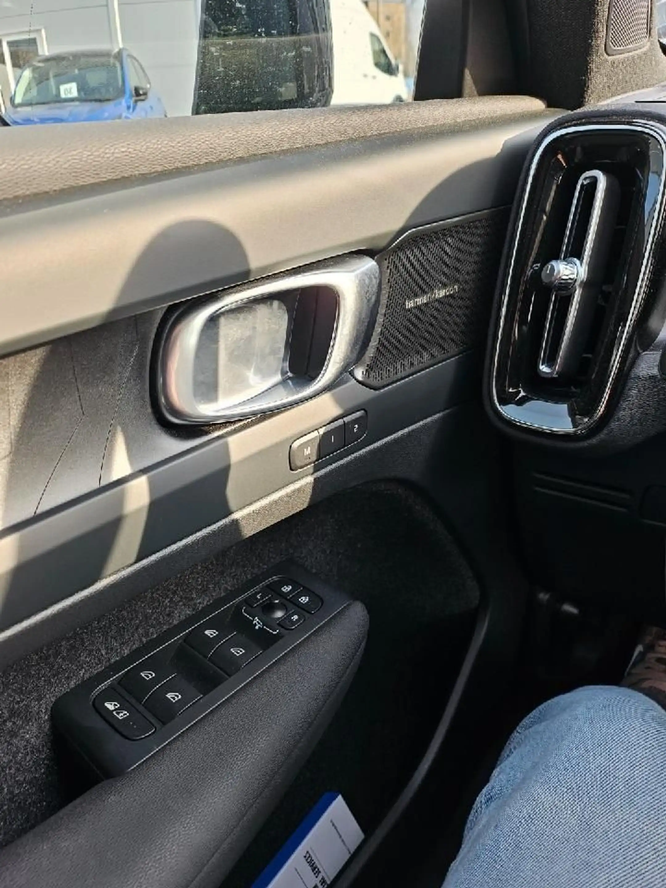 Volvo C40 Ultimate Recharge Pure Electric 2WD — photo 12