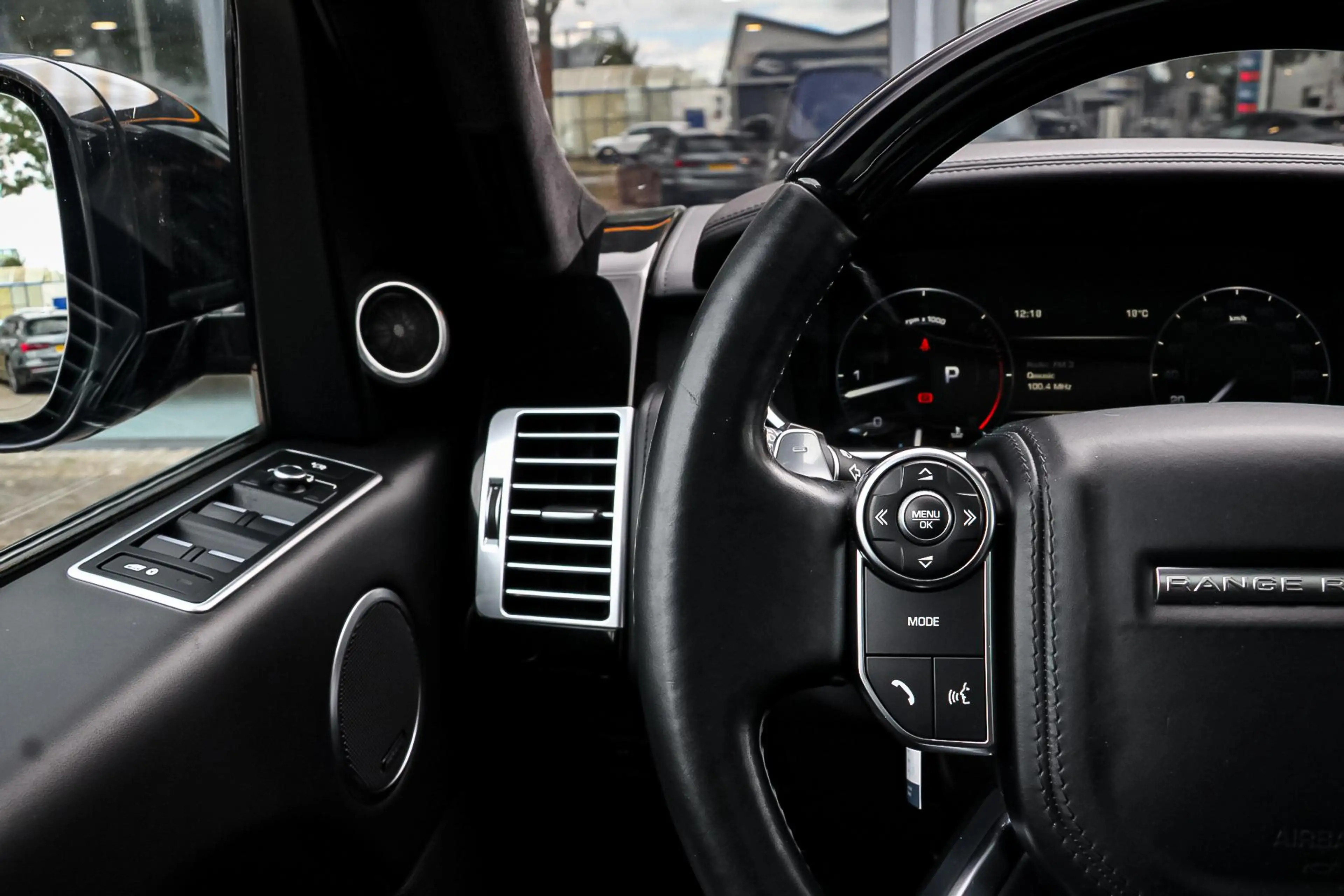 Land Rover Range Rover 4.4 SDV8 Autobiography Pano | Meridian | Massage | — photo 6