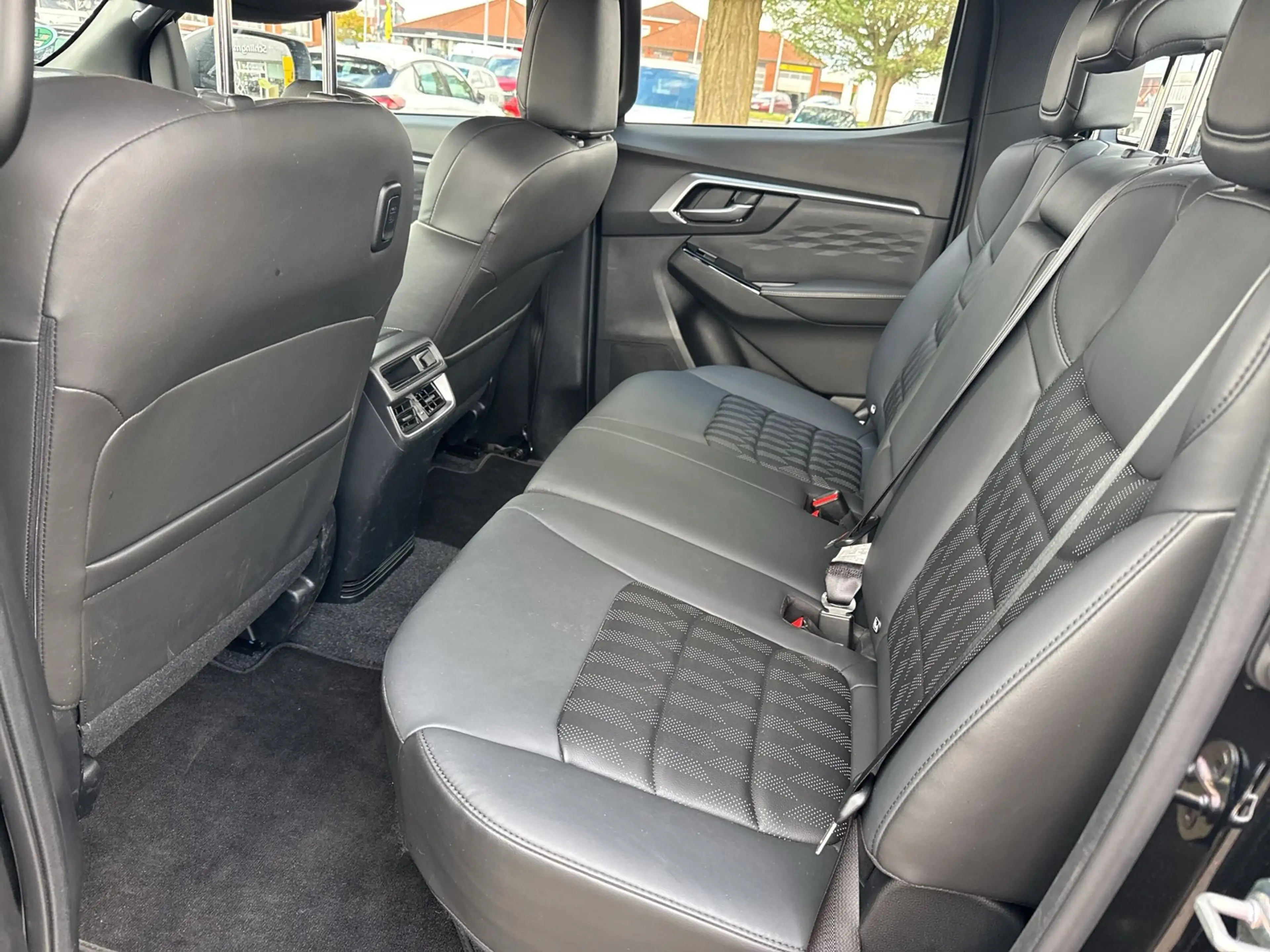 Isuzu D-Max D-Max Double Cab 4WD Autm. LSE — photo 13