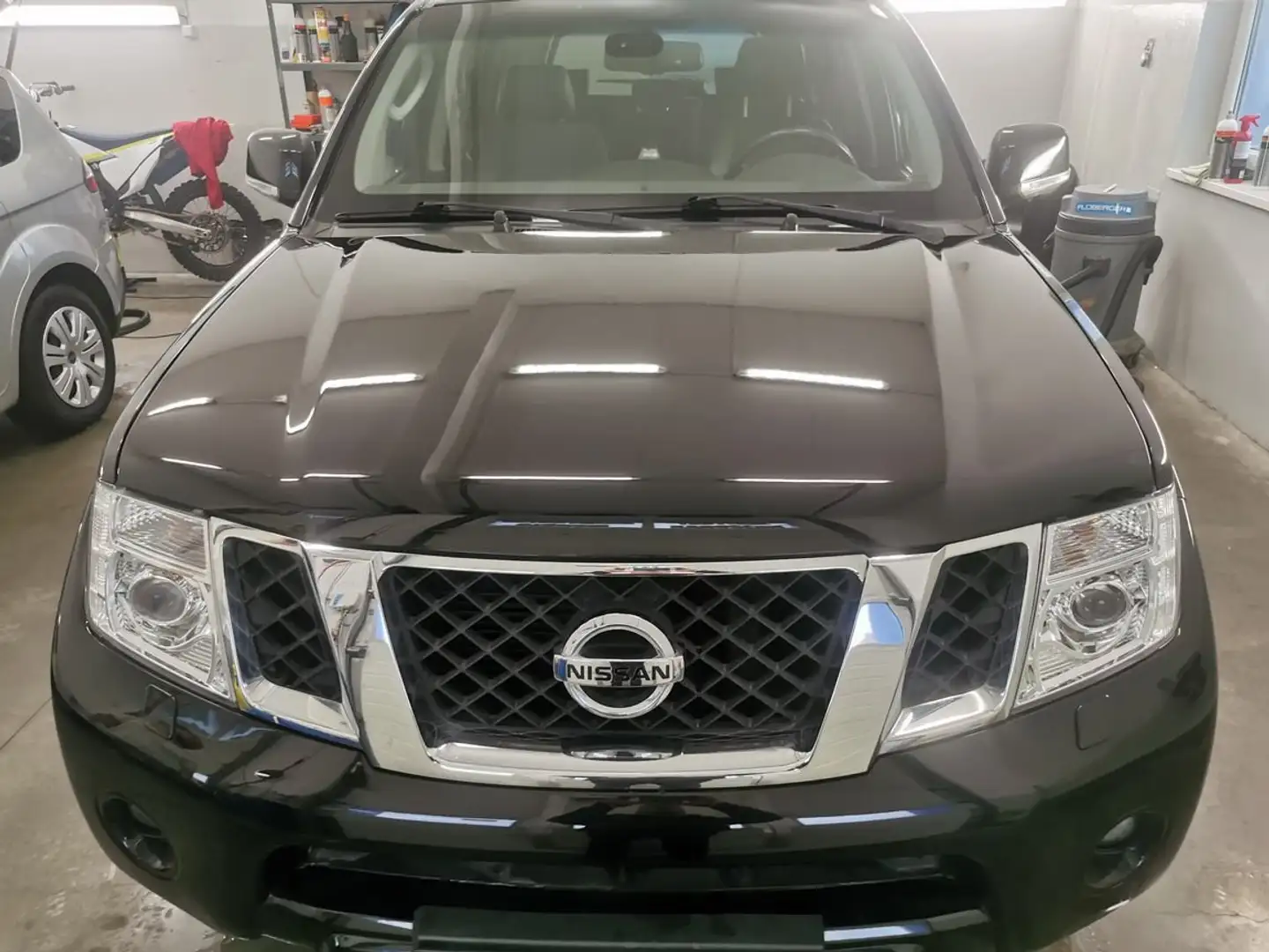 Nissan Pathfinder 2,5 dCi Platinum DPF Aut. Kamera 7 Sitze Fekete - 1