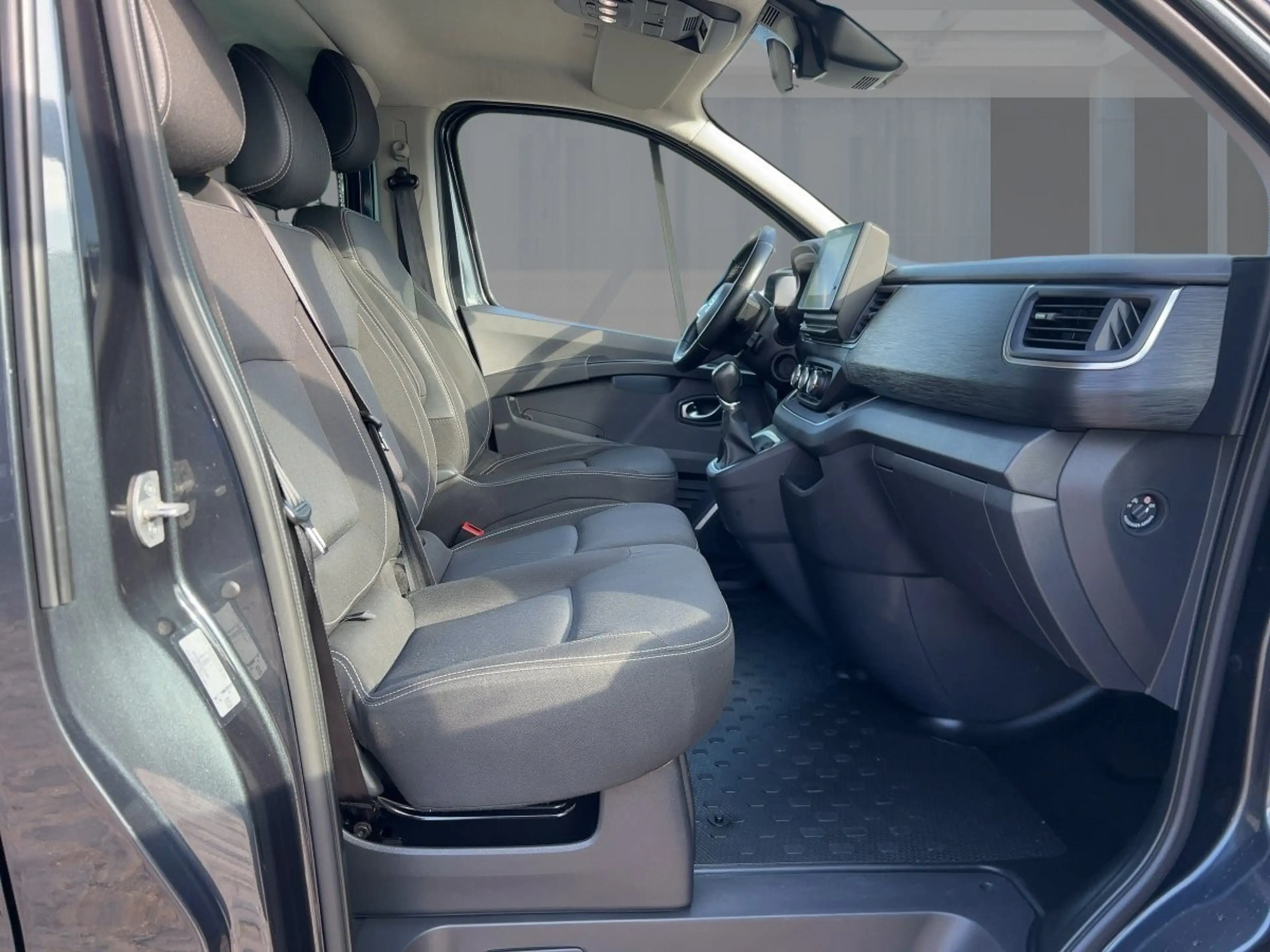 Nissan NV300 2,8t dCi 170 DPF L1H1 TEKNA Apple CarPlay BT — photo 8