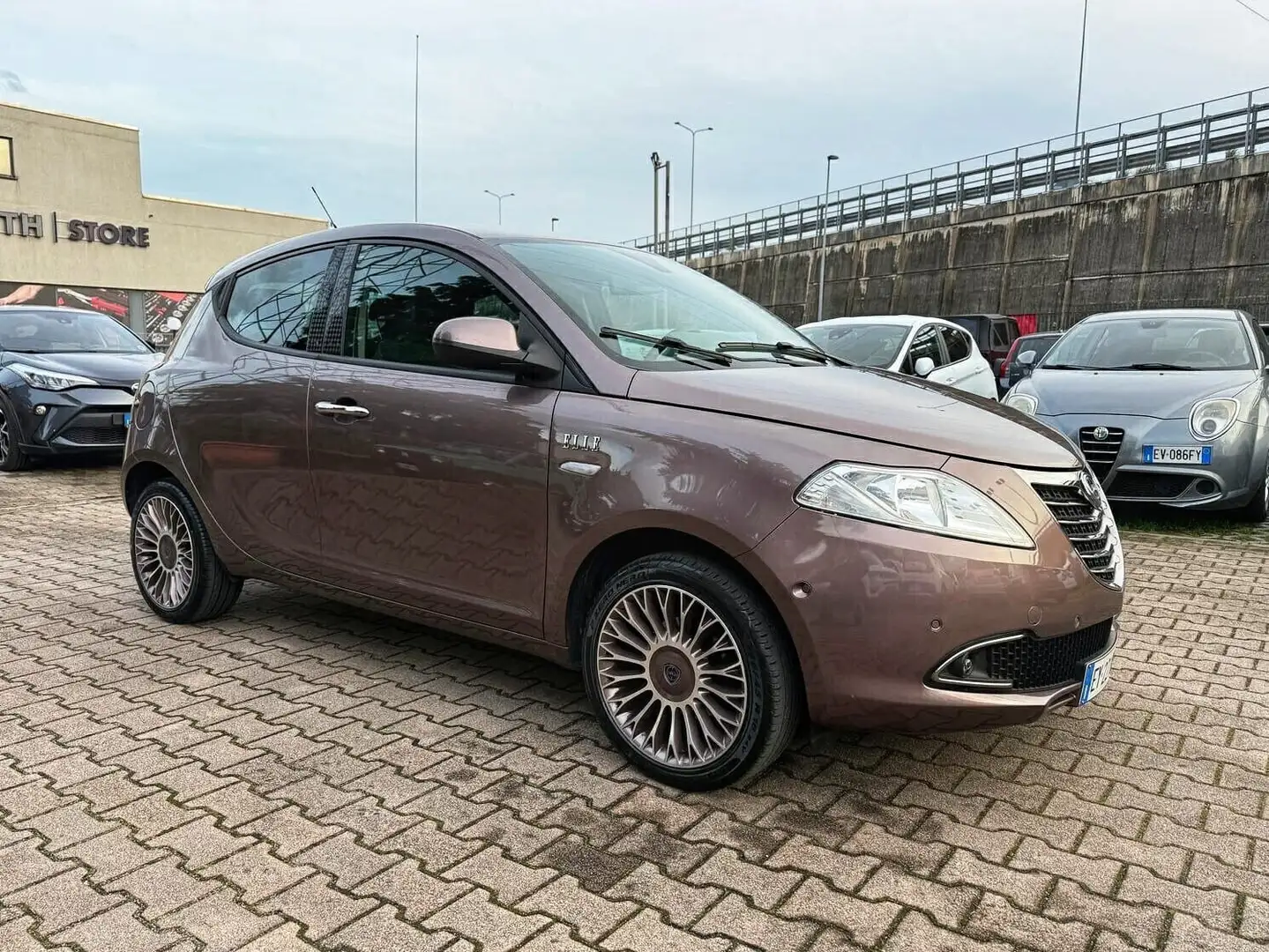 Lancia Ypsilon 0.9 TwinAir 85 CV 5 porte S&S DFN Elle OK NEOPATEN Brun - 2