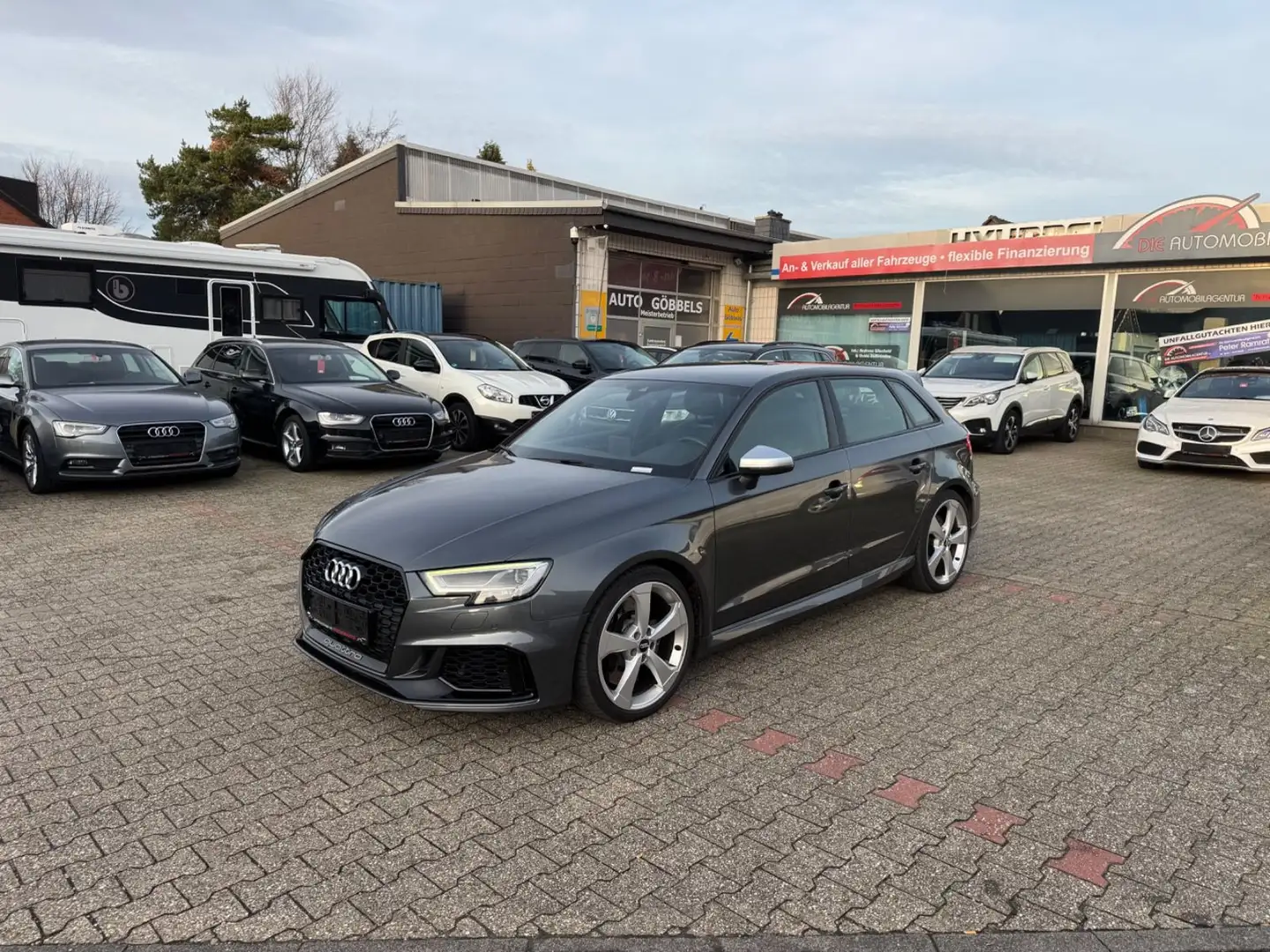 Audi RS3 Sportback 2.5 TFSI quattro ACC Matrix LED Grau - 1