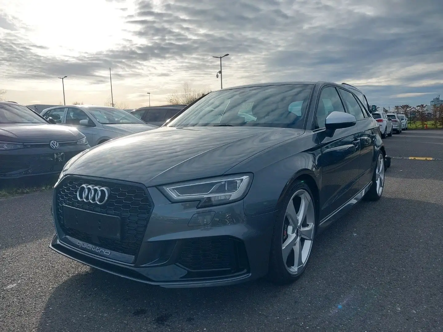 Audi RS3 Sportback 2.5 TFSI quattro ACC Matrix LED Grau - 1