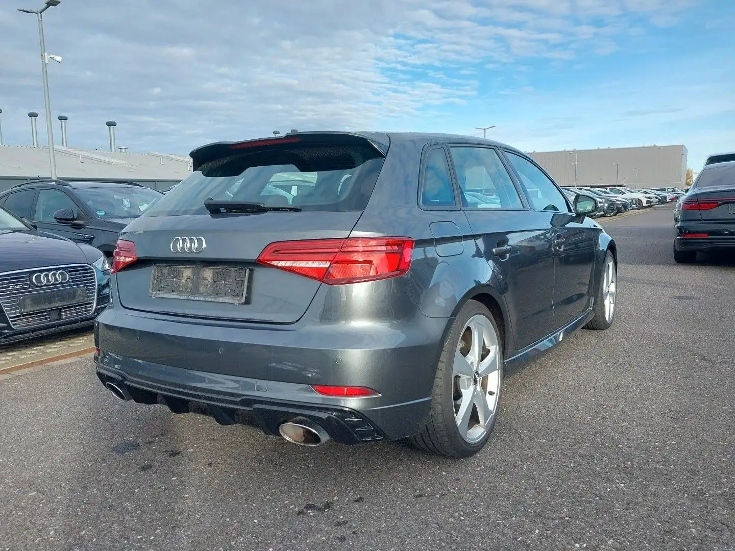 Audi RS3 Sportback 2.5 TFSI quattro ACC Matrix LED Grau - 2