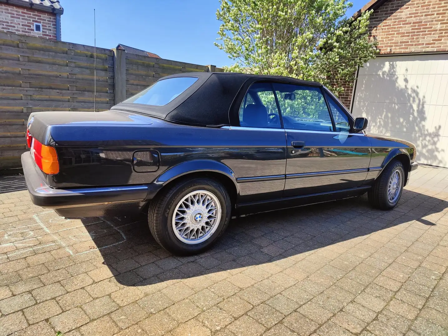 BMW 320 320i Noir - 1