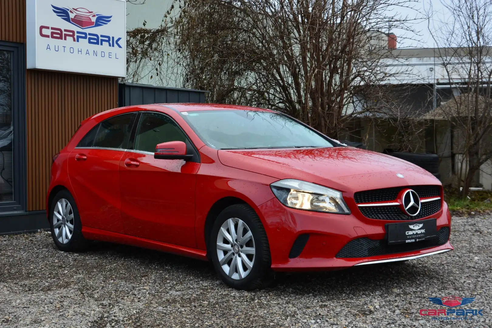 Mercedes-Benz A 160 d AMG Line Rot - 1