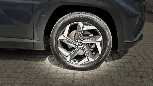 Hyundai Tucson view 25