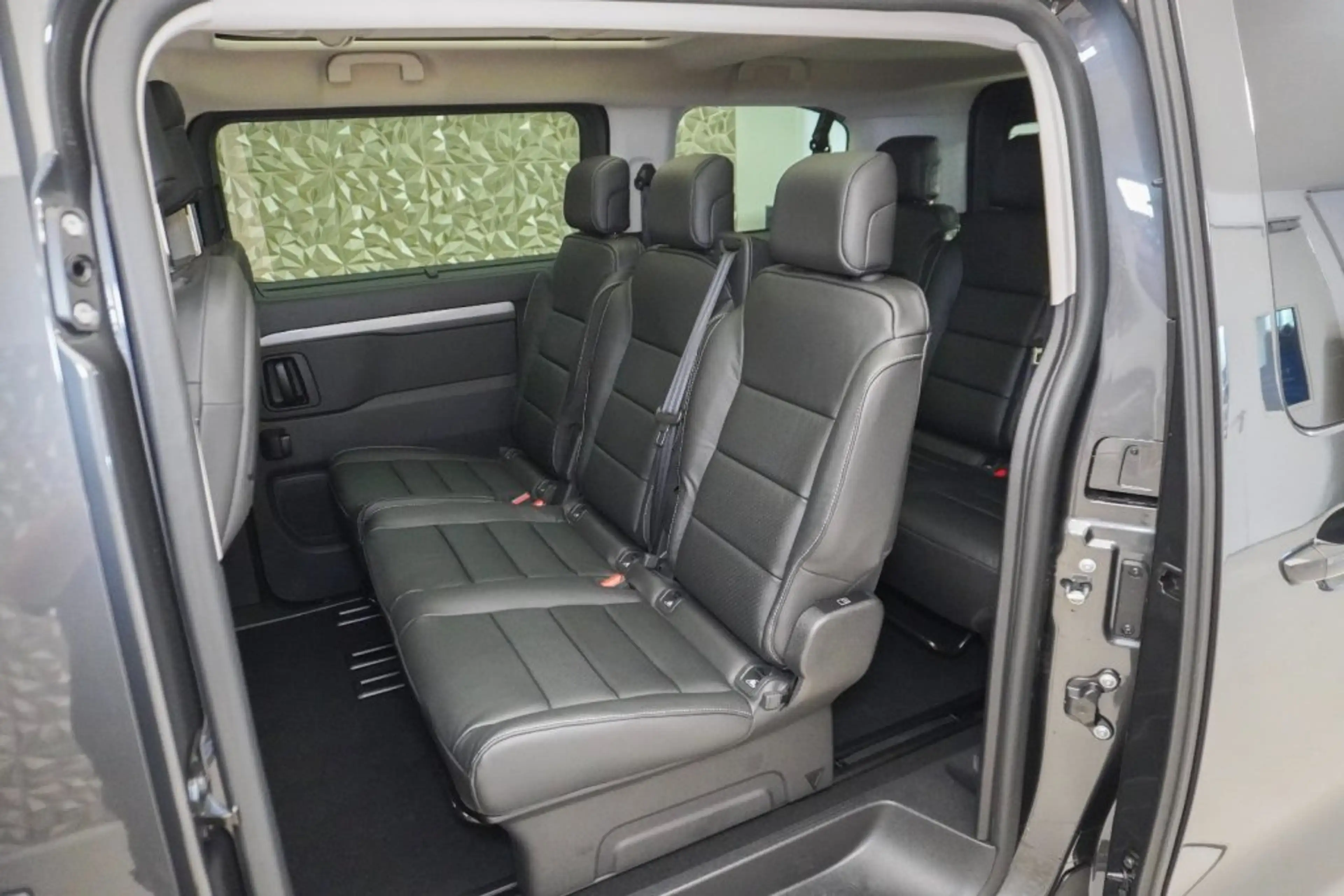 Peugeot Traveller PREMIUM L2 BHDI 180 EAT8 — photo 9