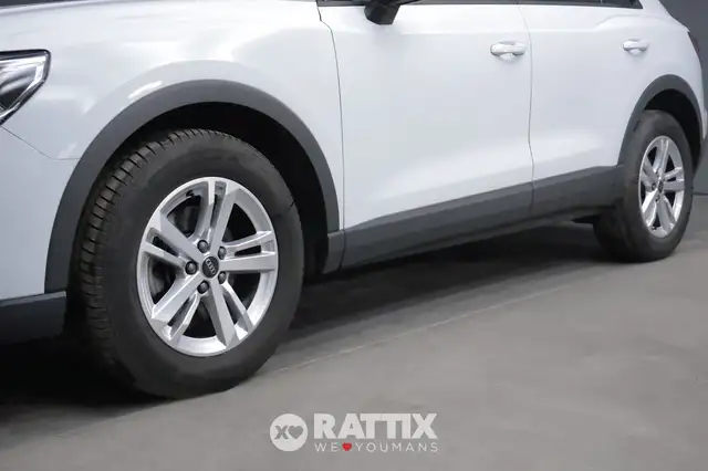 Audi Q3 view 4