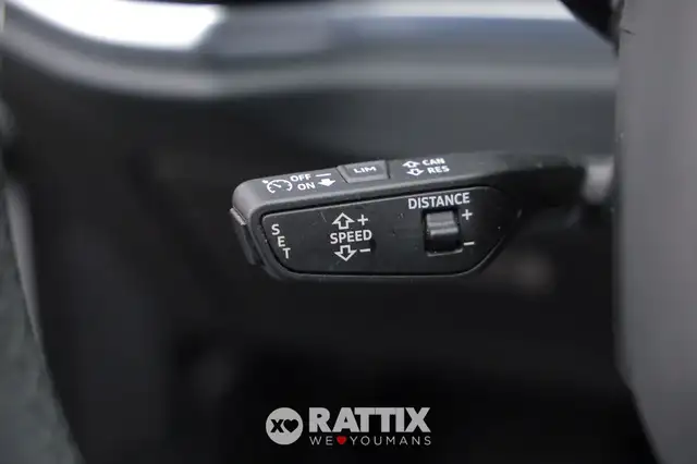Audi Q3 view 14