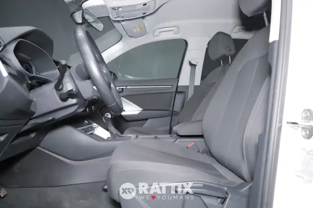 Audi Q3 view 7
