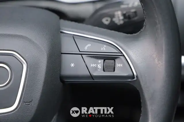 Audi Q3 view 11