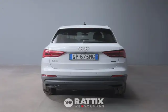 Audi Q3 view 5