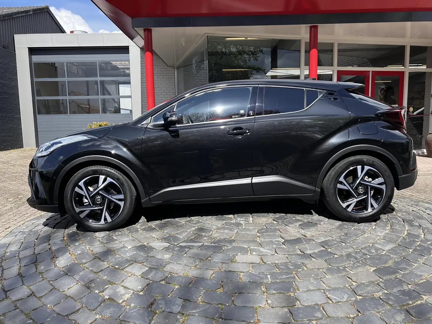 Toyota C-HR 2.0 Hybrid Team D | Navi | Carplay | Stoel&stuur v Zwart - 2