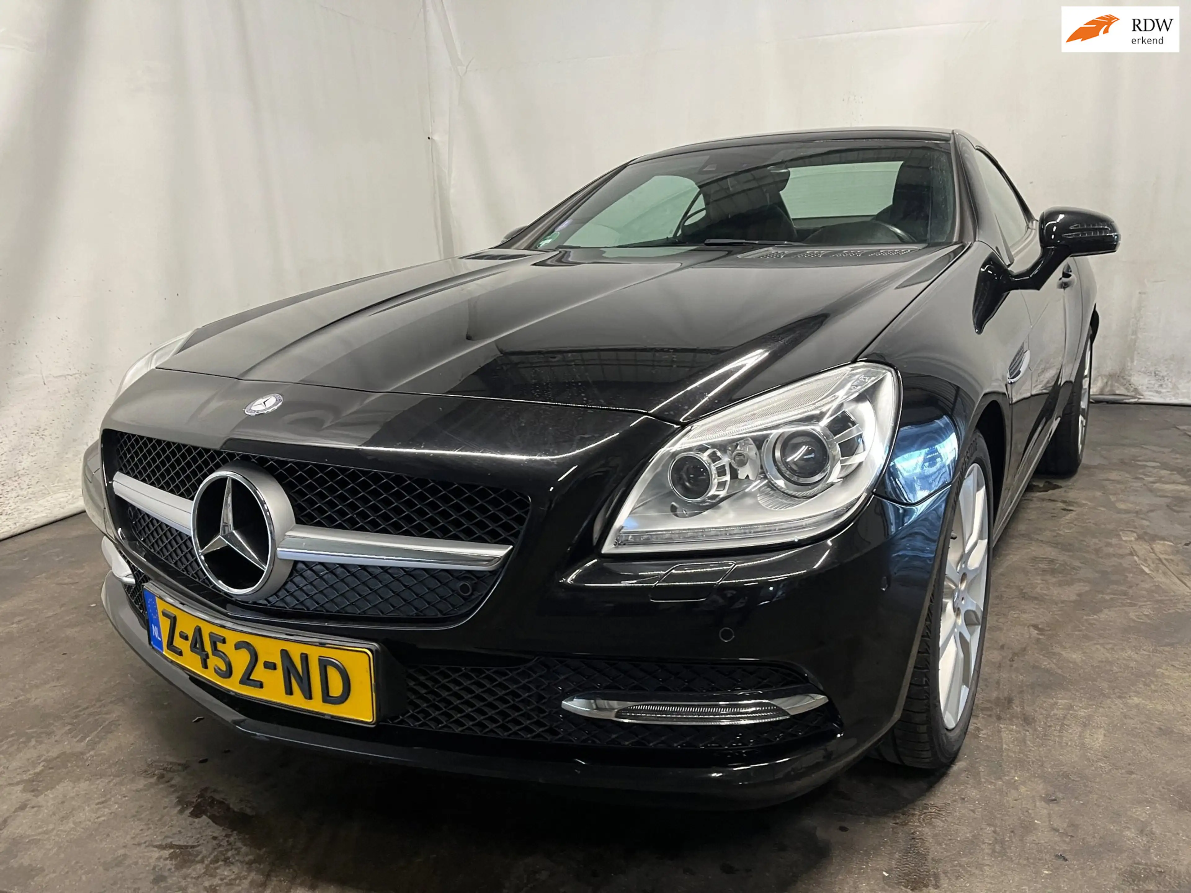 Mercedes-Benz SLK 200 CarbonLOOK Edition Schadeauto!