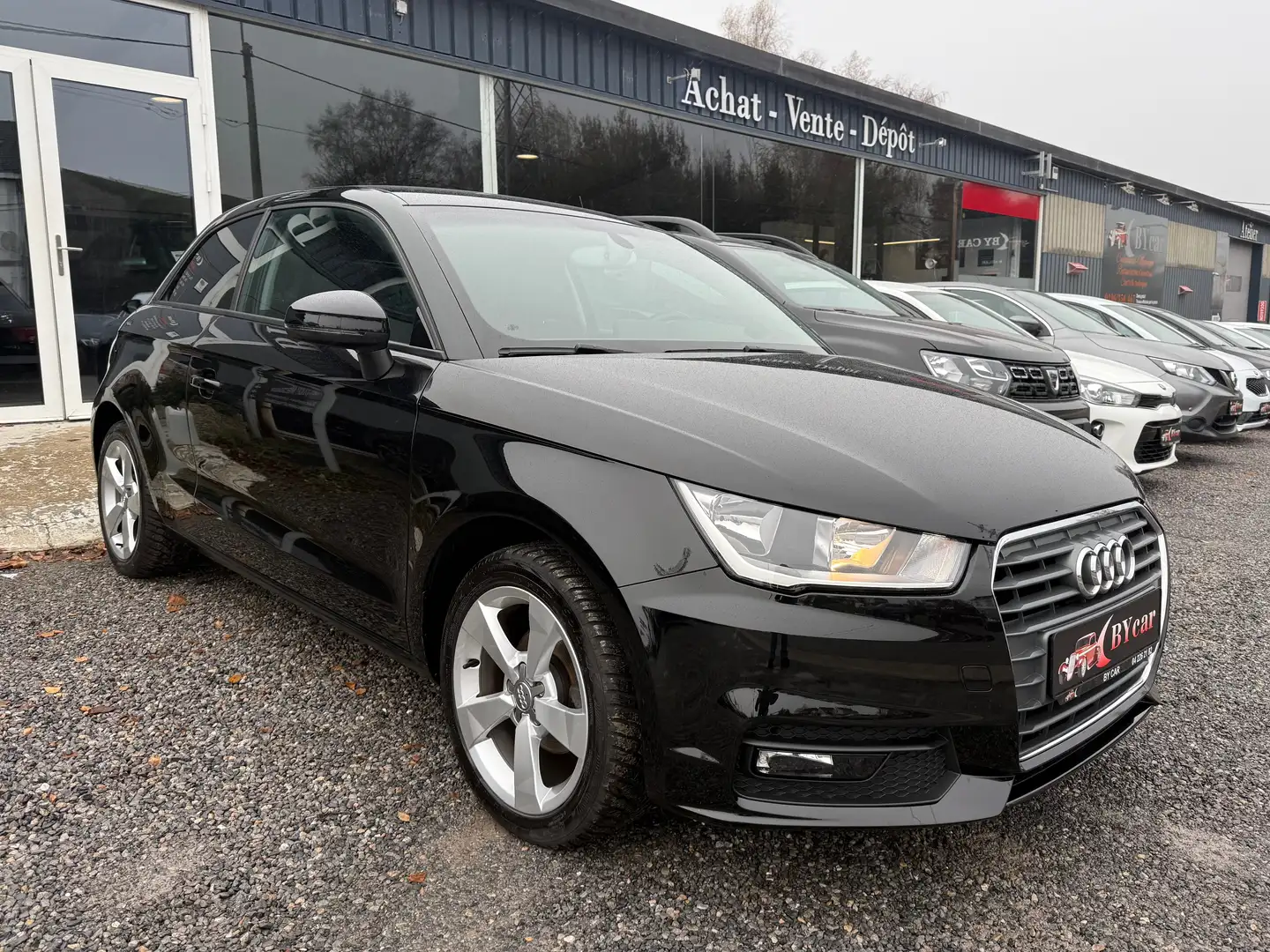 Audi A1 1.0 TFSI Sport *GARANTIE 2 ANS* Noir - 2