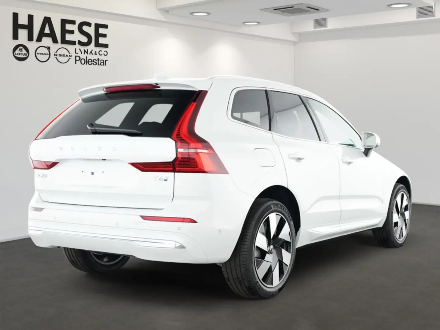 Volvo XC60 T6 Plus Bright Plug-In Hybrid AWD EU6e el.AHK Pano Weiß - 2