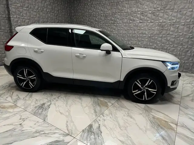 Volvo XC40 Momentum AWD 140 kW