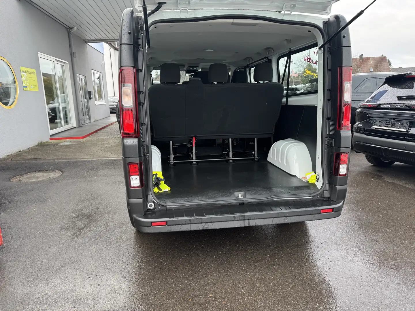 Renault Trafic L2H1 3,0t (8/9 Sitze) Authentic Weiß - 2