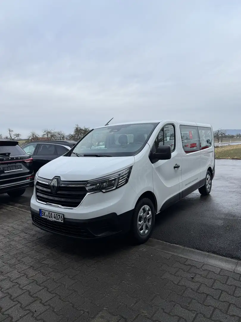 Renault Trafic L2H1 3,0t (8/9 Sitze) Authentic Weiß - 1