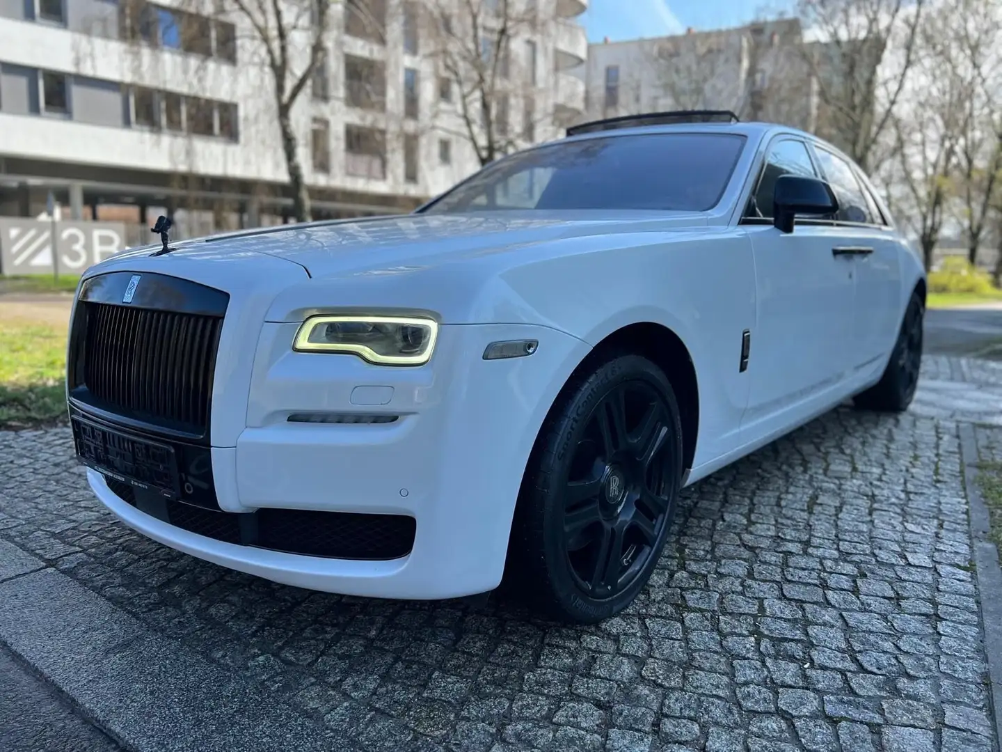 Rolls-Royce Ghost Black Badge Weiß - 1