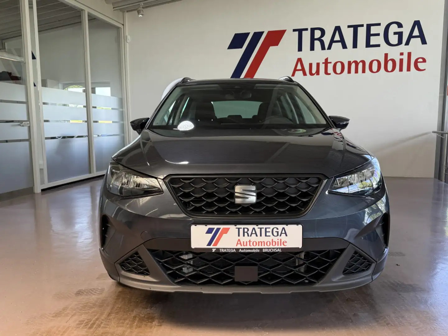 SEAT Arona 1,0 TSI DSG Style Edition GJR SH PDC Navi Grijs - 2