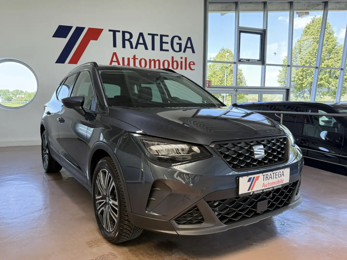 SEAT Arona 1,0 TSI DSG Style Edition GJR SH PDC Navi Grijs - 1