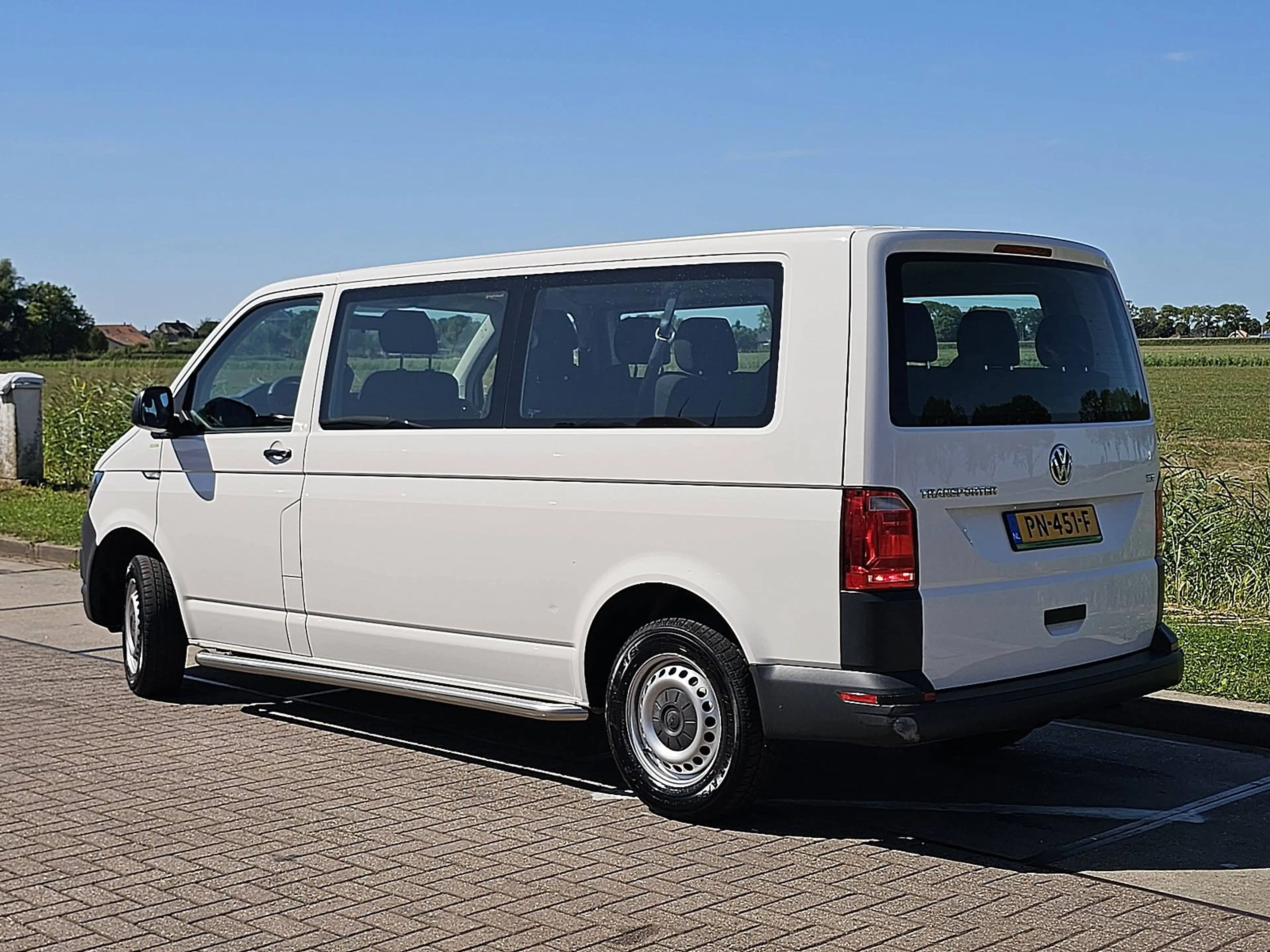Volkswagen Transporter 2.0 TDI L2H1 Combi 9-pers AC — photo 6