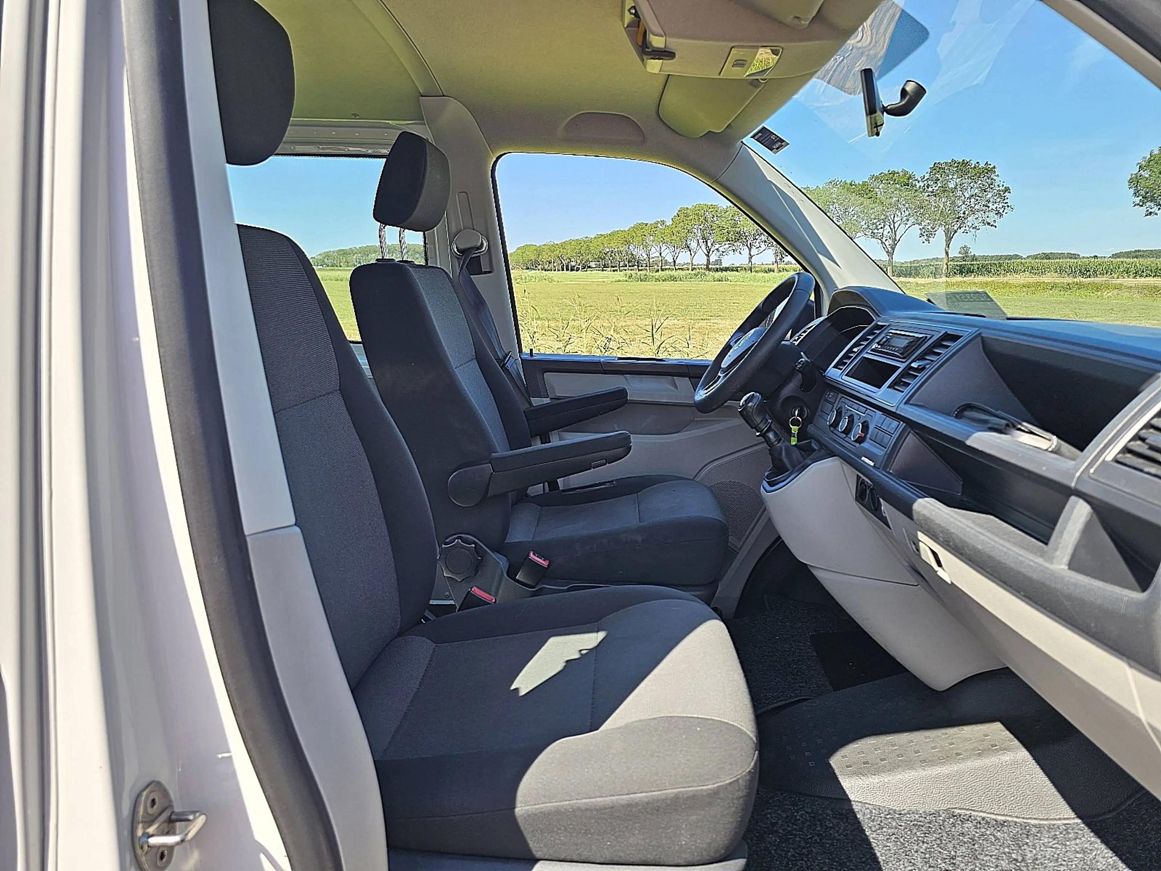 Volkswagen Transporter 2.0 TDI L2H1 Combi 9-pers AC — photo 7