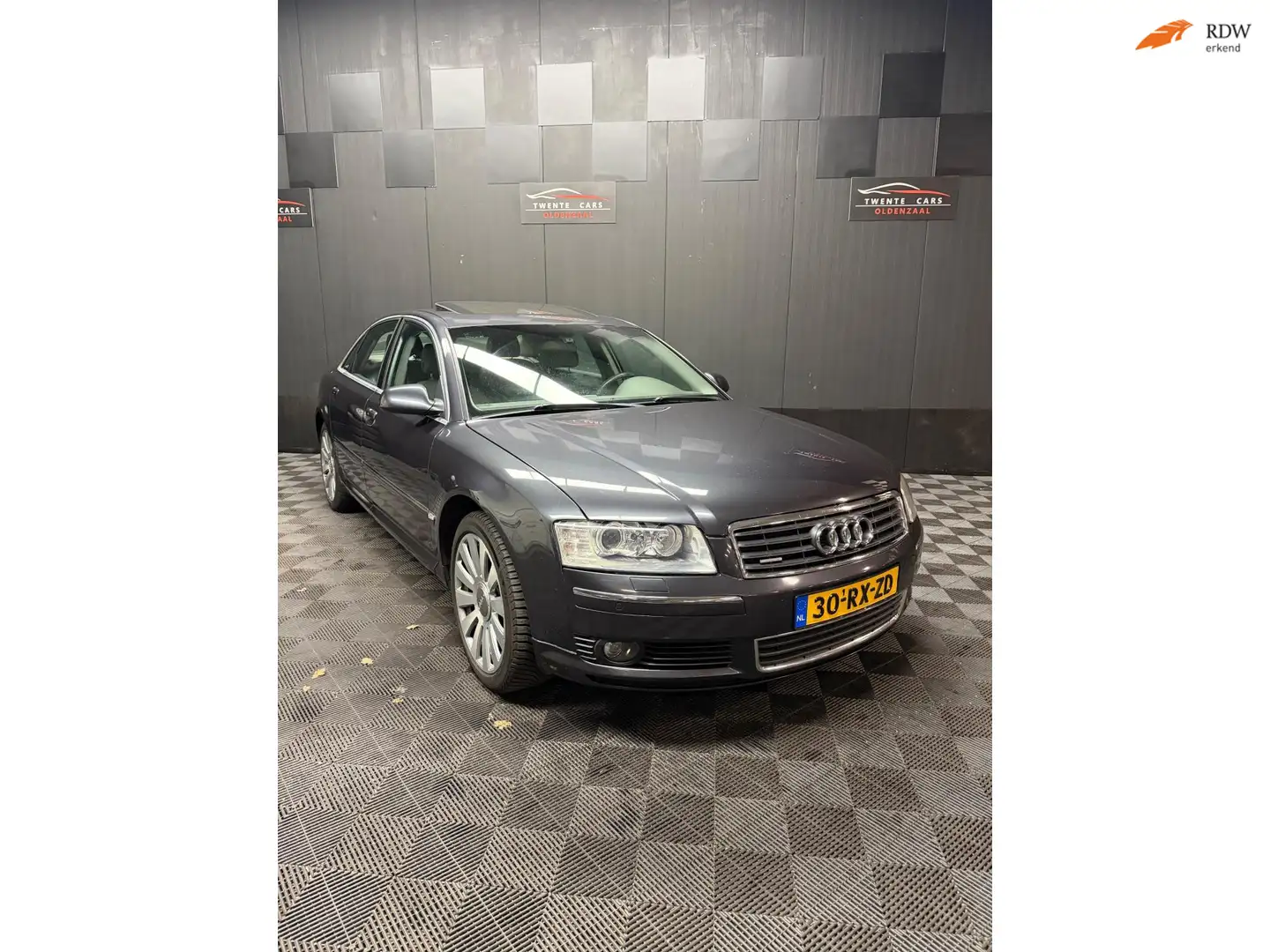 Audi A8 4.2 quattro Exclusive | Pano | Navi | Xenon | Nieu Grijs - 1