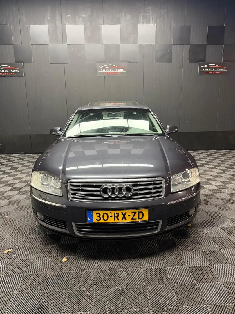 Audi A8 4.2 quattro Exclusive | Pano | Navi | Xenon | Nieu Grijs - 2