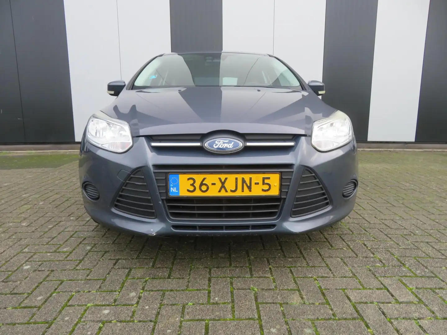Ford Focus 1.0 EcoBoost Trend Grau - 2