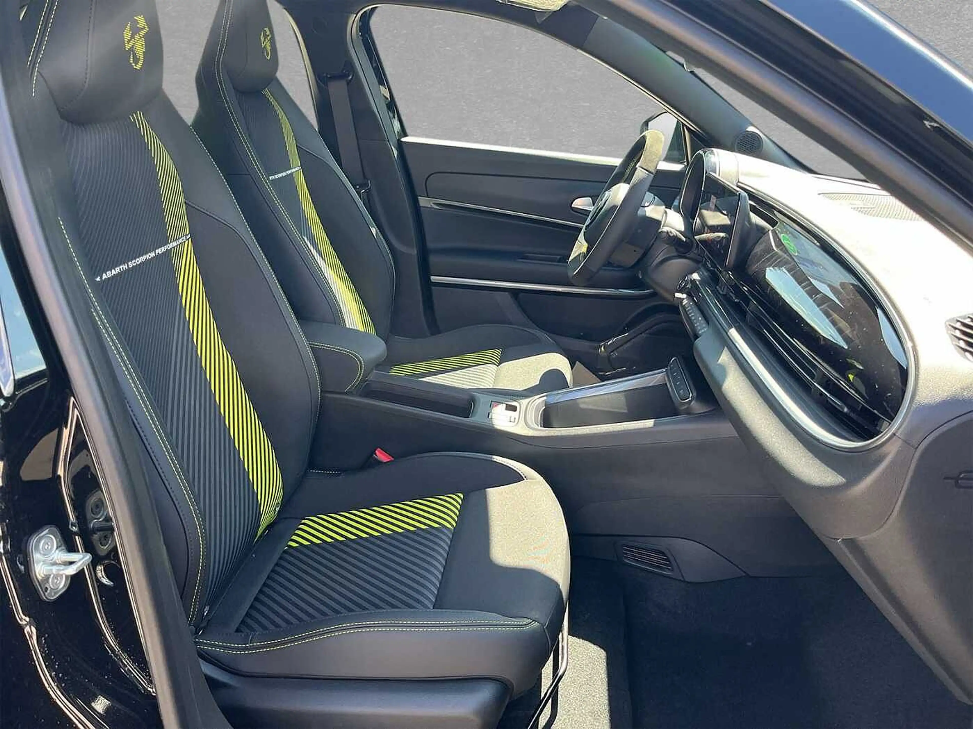 Abarth 600e Turismo*54kWh*Sabelt*Alcon Bremsen* — photo 6