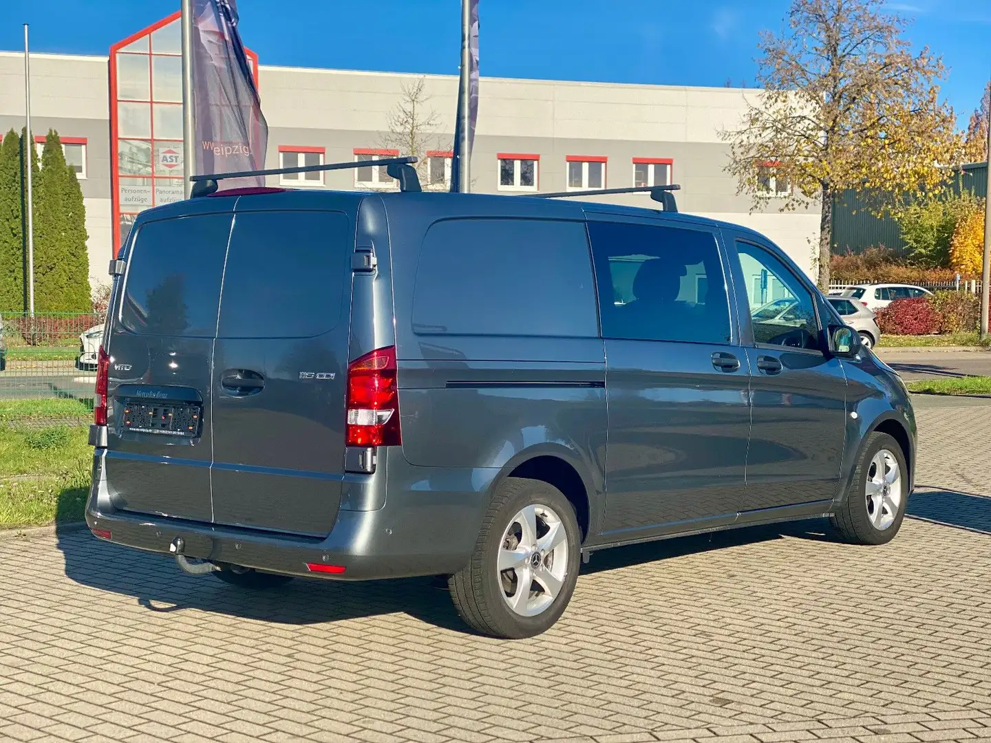 Mercedes-Benz Vito Mixto 116 CDI RWD lang 5xSitze Navi AHK Kam Gris - 2