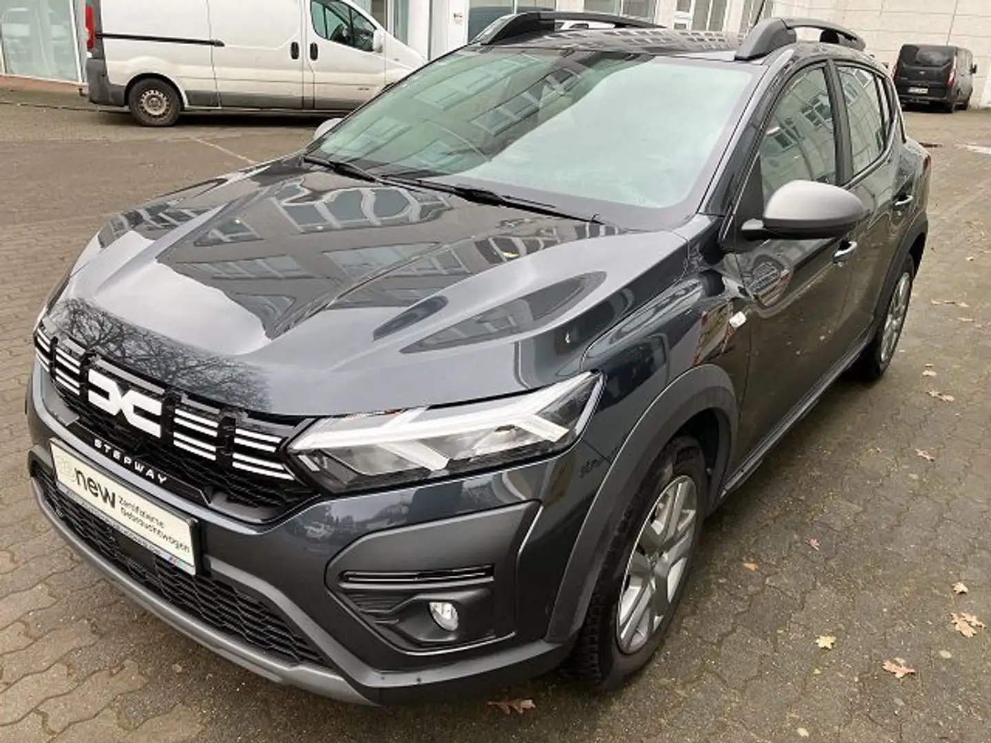 Dacia Sandero Expression TCe 90 Automatik Grau - 1