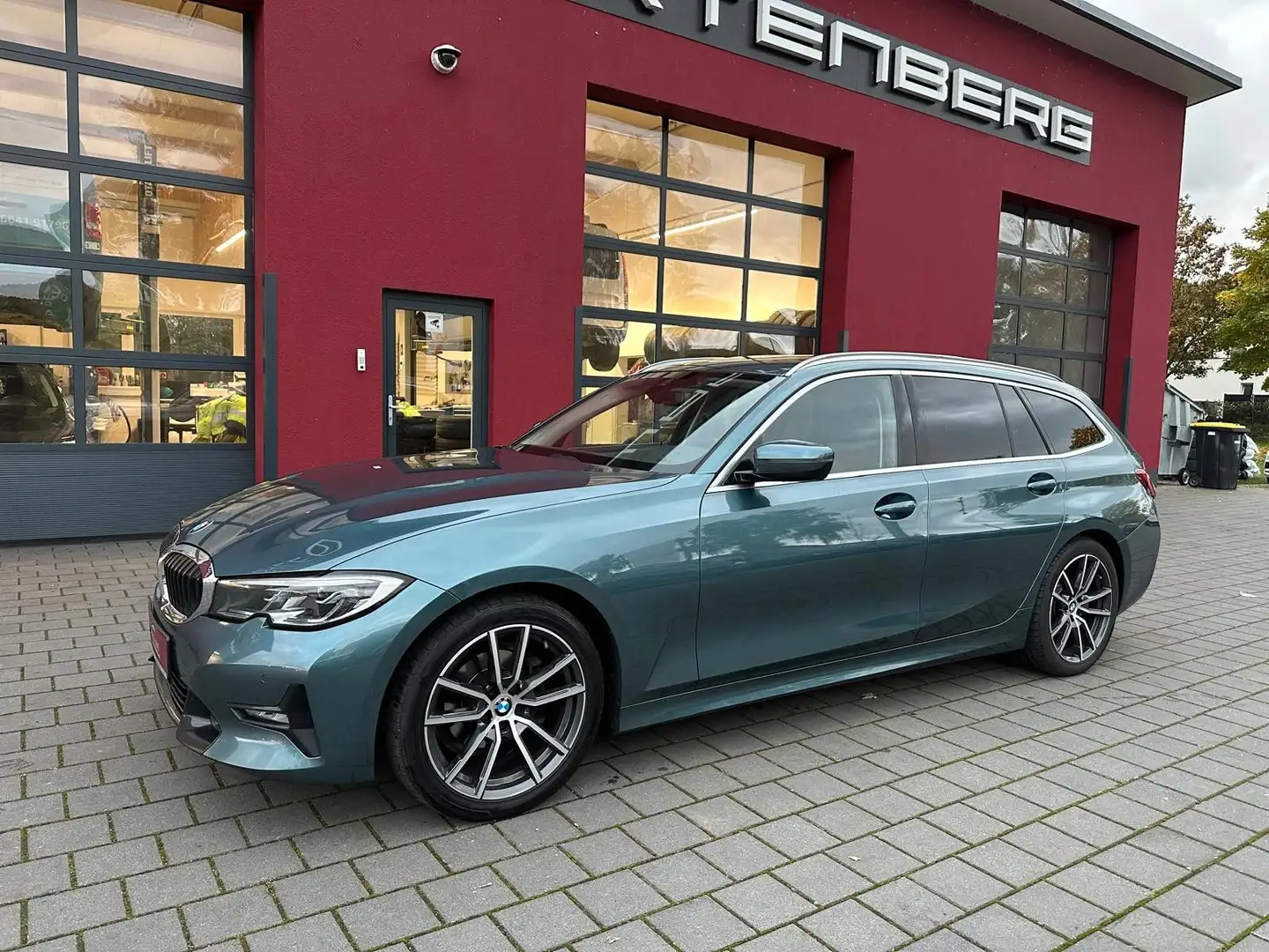 BMW 318 d Touring Sport Line/LASER/PANO/ACC/"19"ZOLL Blau - 1