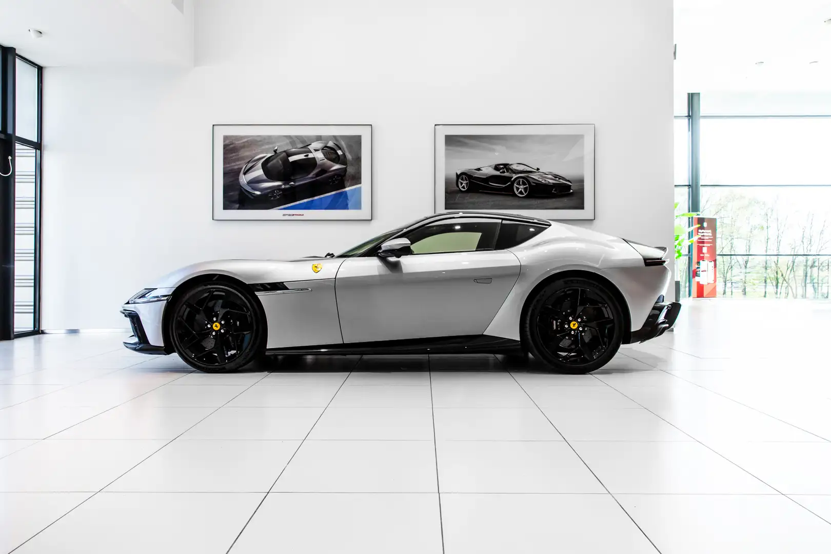 Ferrari 12 Cilindri ~Ferrari Munsterhuis~ Silber - 2