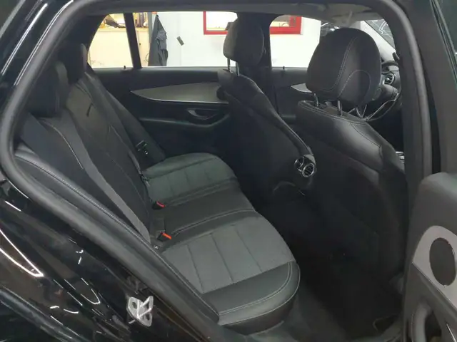 Mercedes-Benz E-Class view 14