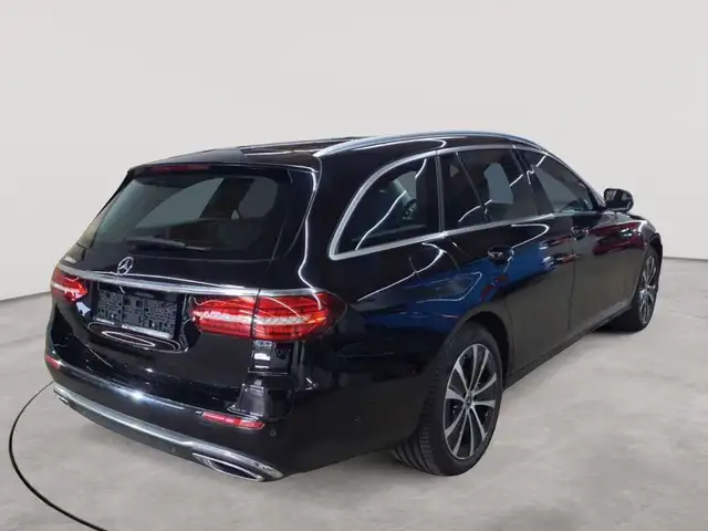 Mercedes-Benz E-Class view 4
