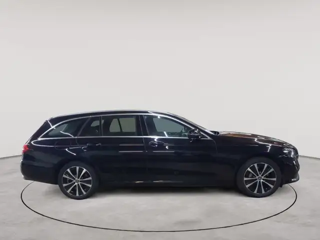 Mercedes-Benz E-Class view 3