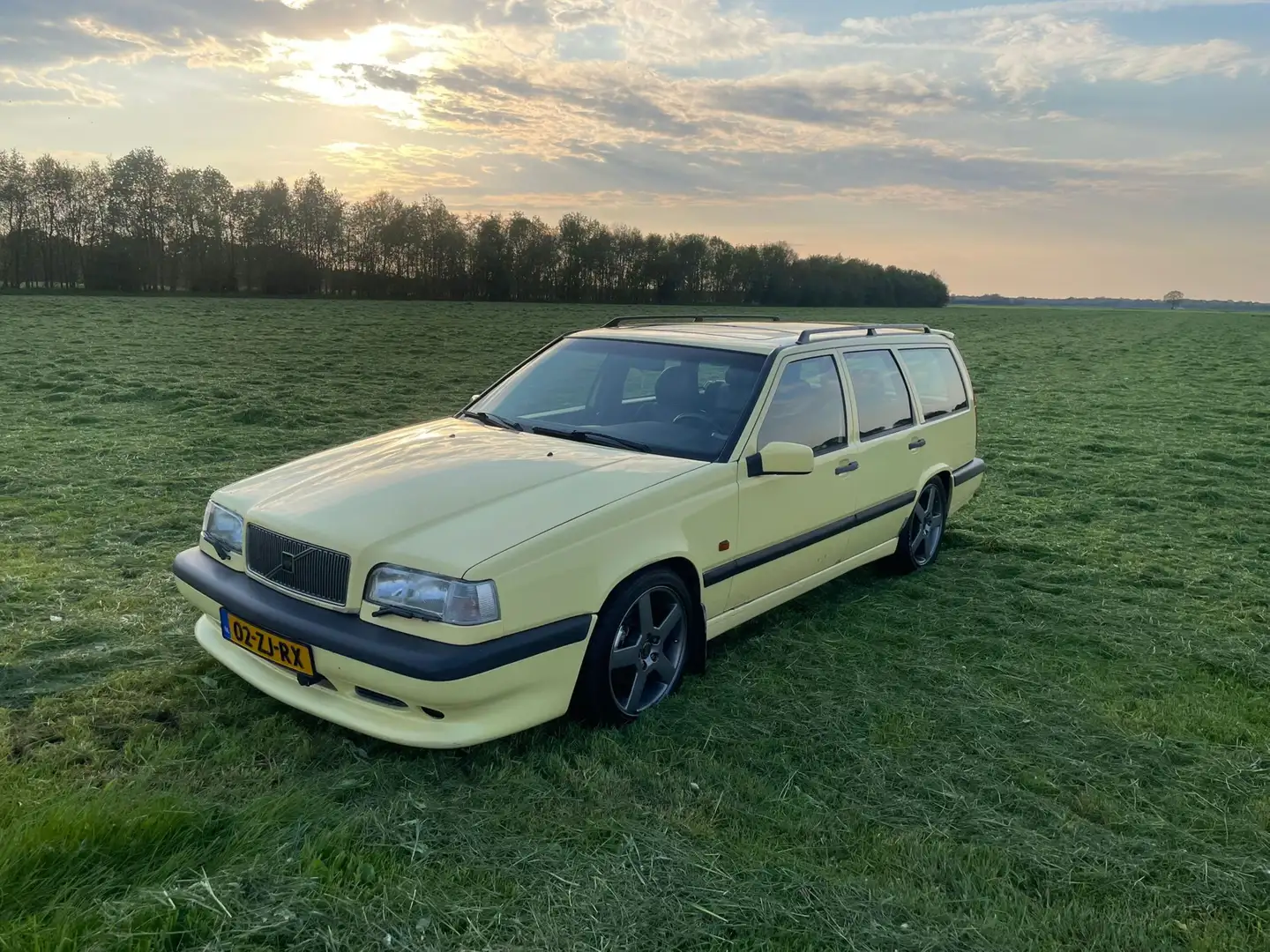 Volvo 850 2.3 T-5R Cream Yellow handgeschakeld motor heater Geel - 1