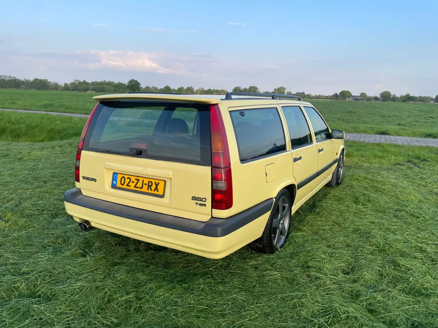 Volvo 850 2.3 T-5R Cream Yellow handgeschakeld motor heater Geel - 2