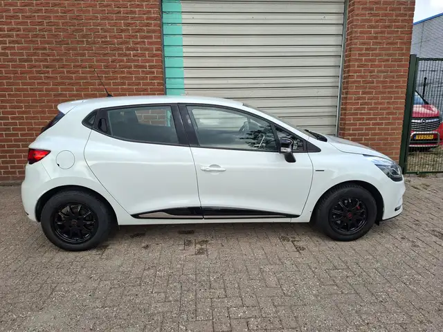 Renault Clio view 3
