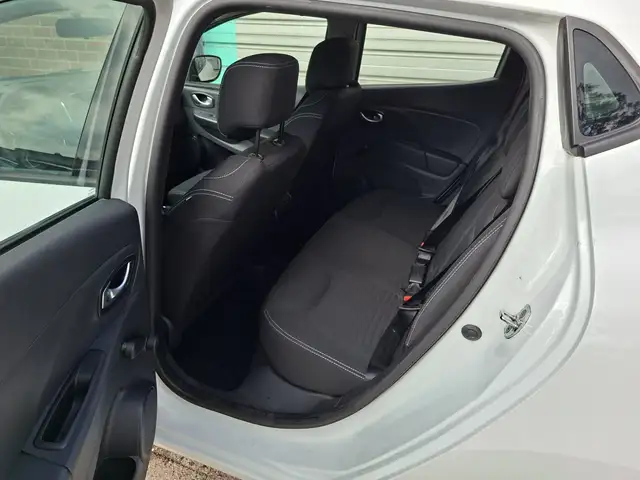 Renault Clio view 18