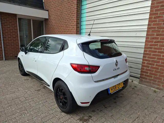 Renault Clio view 6